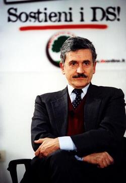 MASSIMO D ALEMA POLITICO PRESIDENTE DS FOTOGRAFATO NELLA SEZIONE DS MAZZINI 