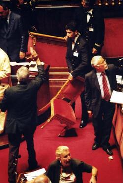 SENATO SCONTRI IN AULA