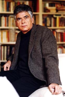 CLAUDIO MARTELLI POLITICO FOTOGRAFATO NELLA SUA CASA CLAUDIO MARTELLI POLITICO FOTOGRAFATO NELLA SUA CASA