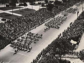 TRUPPE COLONIALI ASCARI SFILANO IN VIA DEI FORI IMPERIALI FASCISMO