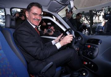 WILLER BORDON IN AUTOMOBILE