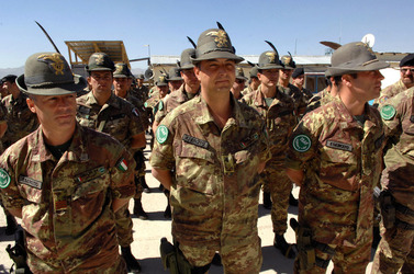 CONTINGENTE ITALIANO IN AFGHANISTAN MILITARI NATO CAMP INVICTA ISAF KABUL AFGHANISTAN