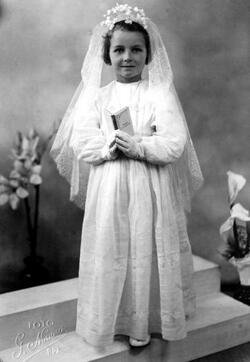 PRIMA COMUNIONE EMMA BONINO POLITICA GIOVANE