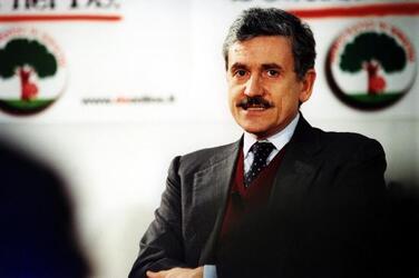 MASSIMO D ALEMA POLITICO PRESIDENTE DS FOTOGRAFATO NELLA SEZIONE DS MAZZINI 