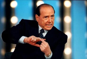 SILVIO BERLUSCONI OSPITE NELLA TRASMISSIONE COSTANZO SHOW
