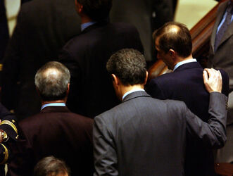 RUTELLI E FASSINO MENTRE ABBANDONANO L AULA