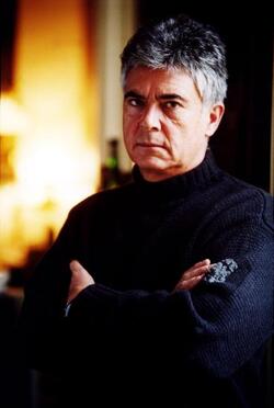 CLAUDIO MARTELLI POLITICO FOTOGRAFATO NELLA SUA CASA CLAUDIO MARTELLI POLITICO FOTOGRAFATO NELLA SUA CASA