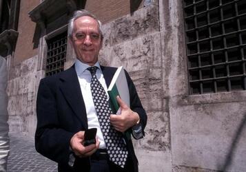 VITTORIO MINCATO CON IL TELEFONINO