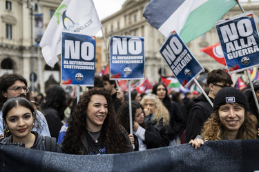Manifestazione per il No al referendum e contro il governo