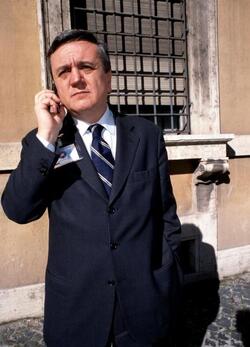 MAURIZIO SACCONI CON IL CELLULARE