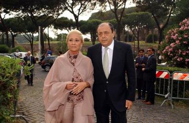 EDOARDO CALTAGIRONE IMPRENDITORE TELEREGIONE CON LA MOGLIE