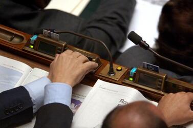 VOTO VOTAZIONI AULA MONTECITORIO PARLAMENTO CAMERA DEI DEPUTATI