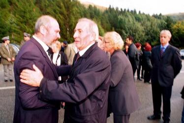 RIOFREDDO GIUSEPPE SOFFIANTINI IMPRENDITORE CON I FAMILIARI DEL POLIZIOTTO SAMUELE DONADONI ALLA CERIMONIA DI COMMEMORAZIONE