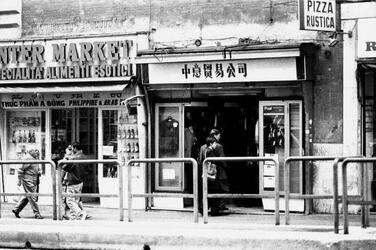 NEGOZI PIAZZA VITTORIO CINESI