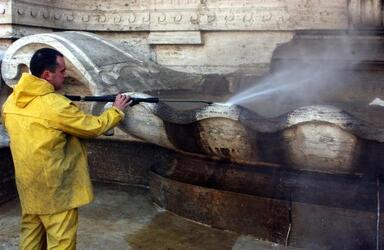 INQUINAMENTO ATMOSFERICO LAVORO MONUMENTI SMOG