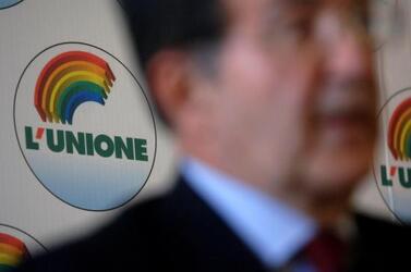 ROMANO PRODI POLITICO UNIONE BANDIERE