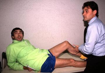 PIERFERDINANDO CASINI POLITICO MENTRE GIOCA A CALCIO SPORT