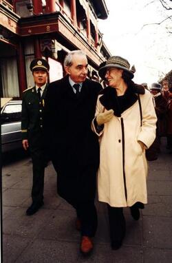 GIULIANO AMATO POLITICO A PECHINO CON SUA MOGLIE DIANA
