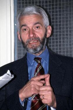 ALFIERO GRANDI POLITICO