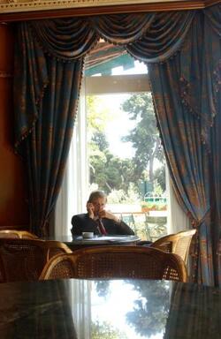 PIERO FASSINO POLITICO DS telefonino cellulare