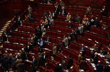 AULA DI MONTECITORIO PARLAMENTO CAMERA DEI DEPUTATI DURANTE IL VOTO PER LA LEGGE SUL CONFLITTO D INTERESSE L OPPOSIZIONE ESCE PER PROTESTA disordini