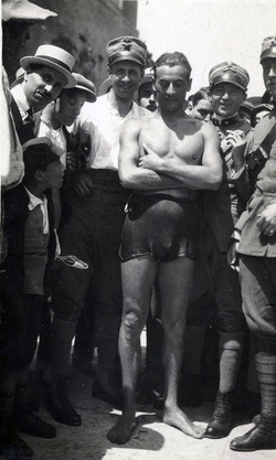 FASCISMO TUFFATORE TEVERE