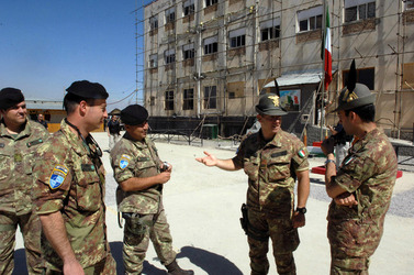 CONTINGENTE ITALIANO IN AFGHANISTAN MILITARI NATO CAMP INVICTA ISAF KABUL AFGHANISTAN