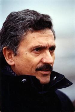 MASSIMO D ALEMA PRESIDENTE DEL CONSIGLIO IN KOSOVO VISITA TRUPPE MILITARI ITALIANI CARABINIERI 1999