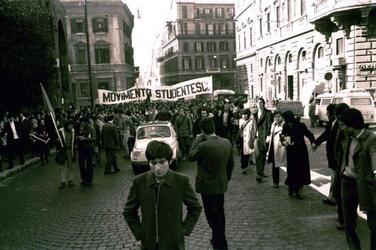 ANNI SETTANTA 1973 MOVIMENTO STUDENTESCO STUDENTI