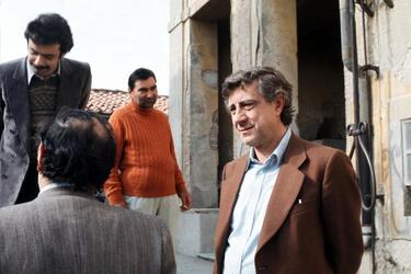 FRANCO BASAGLIA PSICHIATRA FOTOGRAFATO CON I PAZIENTI NEL MANICOMIO DI AREZZO sanita 