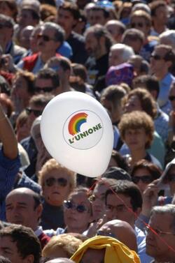 MANIFESTAZIONE L UNIONE CONTRO LA FINANZIARIA BANDIERE