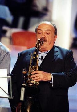 MAURIZIO COSTANZO GIORNALISTA SUONA IL SAX MUSICA