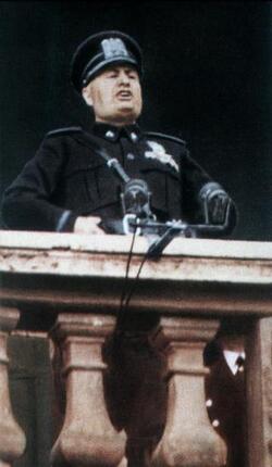 BENITO MUSSOLINI DUCE BALCONE PALAZZO VENEZIA