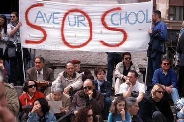 girotondo davanti ministero pubblica istruzione GIROTONDI