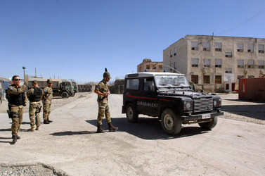 CONTINGENTE ITALIANO IN AFGHANISTAN MILITARI NATO CAMP INVICTA ISAF KABUL AFGHANISTAN