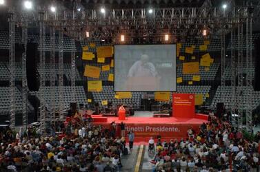 bandiere RIFONDAZIONE COMUNISTA fausto bertinotti POLITICO RIFONDAZIONE COMUNISTA