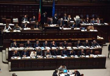 SILVIO BERLUSCONI PRESIDENTE DEL CONSIGLIO VOTO VOTAZIONI GOVERNO IN AULA MONTECITORIO PARLAMENTO CAMERA DEI DEPUTATI