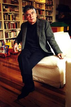 CLAUDIO MARTELLI POLITICO FOTOGRAFATO NELLA SUA CASA CLAUDIO MARTELLI POLITICO FOTOGRAFATO NELLA SUA CASA