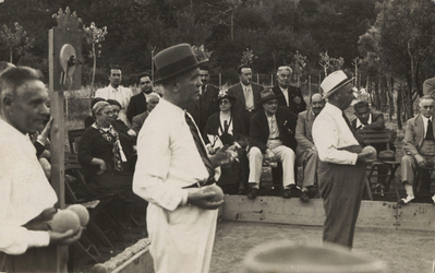 IL MARESCIALLO BADOGLIO IMPEGNATO IN UNA PARTITA A BOCCE A FIUGGI 15.08.1937 FASCISMO