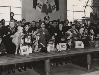 FASCISMO NAPOLI DISTRIBUZIONE VIVERI COLONI PER LA LIBIA