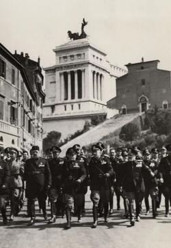 BENITO MUSSOLINI DUCE INAUGURAZIONE VIA DEL MARE 1940 CON MARCELLO PIACENTINI ATTILIO TERUZZI