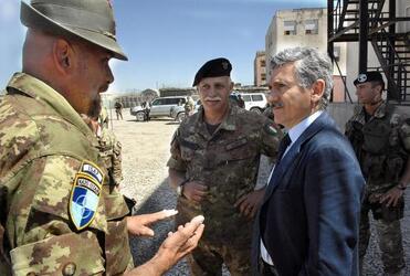 MASSIMO D ALEMA CONTINGENTE ITALIANO IN AFGHANISTAN MILITARI NATO CAMP INVICTA ISAF generale Vincenzo Lops KABUL AFGHANISTAN