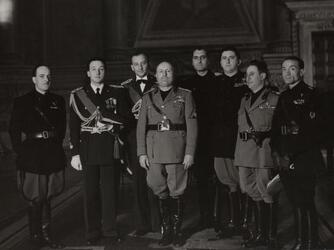 BENITO MUSSOLINI DUCE CON I GIORNALISTI COMBATTENTI IN SPAGNA