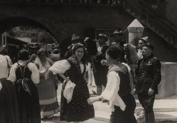 FASCISMO DONNE 1938 FESTA POPOLARE COSTUME TRADIZIONALE