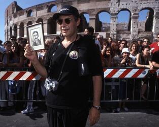 ROBERTO D AGOSTINO GIORNALISTA AL GAY PRIDE DEL 2000