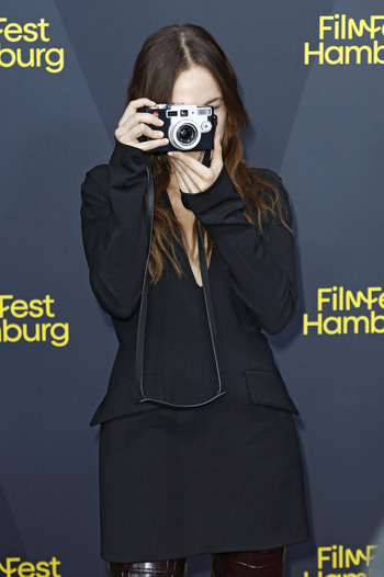 Filmpremiere Das Mädchen mit der Leica Filmfest Hamburg 2026 Filmpremiere Das Mädchen mit der Leica Filmfest Hamburg 2026