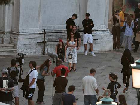 Venice VE Lacey Chabert And Josh Bowman In Venice Venice VE Lacey Chabert And Josh Bowman In Venice