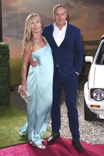 Season 2 Premiere Rivals in London