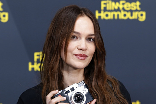Filmpremiere Das Mädchen mit der Leica Filmfest Hamburg 2026 Filmpremiere Das Mädchen mit der Leica Filmfest Hamburg 2026