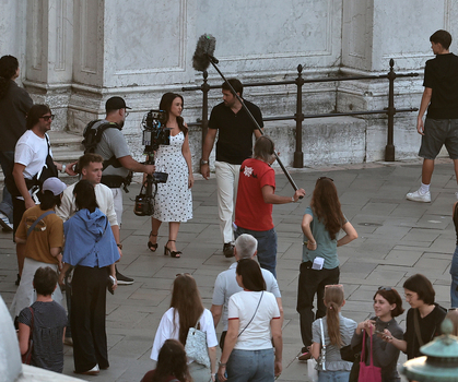 Venice VE Lacey Chabert And Josh Bowman In Venice Venice VE Lacey Chabert And Josh Bowman In Venice